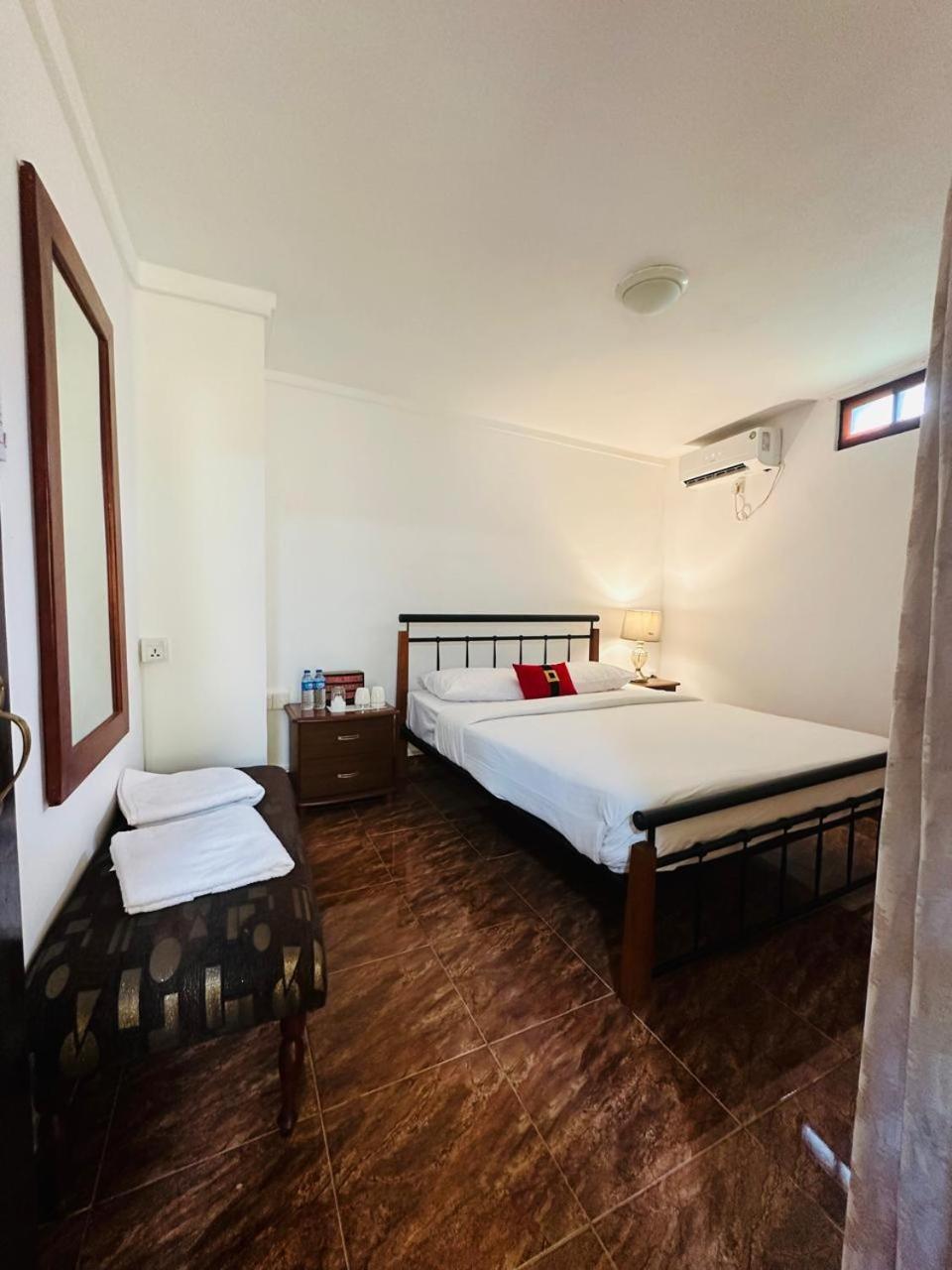 The Castle By Don Louis Hotel Kandy Exterior photo